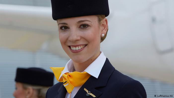 Стюардесса авиакомпании Lufthansa