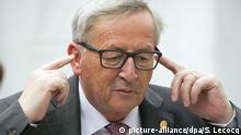 28.6.2016 *** OVERLAY epa05396159 European Commission President Jean- Claude Juncker pretends to covers his ears as he arrives for an European People's Party (EPP) leaders meeting ahead of the European Council meeting in Brussels, Belgium, 28 June 2016. EU leaders meet in Brussels later on 28 June for the first time since the British referendum, in which 51.9 percent voted to leave the European Union (EU). EPA/STEPHANIE LECOCQ Copyright: picture-alliance/dpa/S. Lecocq