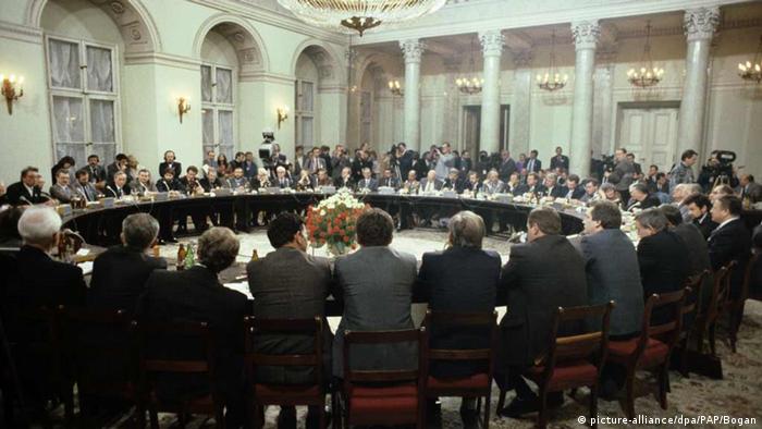 Polen Runder Tisch im Juni 1989 in Warschau zu einer Demokratisierung des Landes (picture-alliance/dpa/PAP/Bogan)