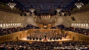 60 Jahre Bamberger Symphoniker Die Bamberger Symphoniker geben in der 1993 bezogenen Konzert- und Kongresshalle in Bamberg ein Konzert