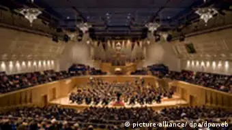 60 Jahre Bamberger Symphoniker Die Bamberger Symphoniker geben in der 1993 bezogenen Konzert- und Kongresshalle in Bamberg ein Konzert