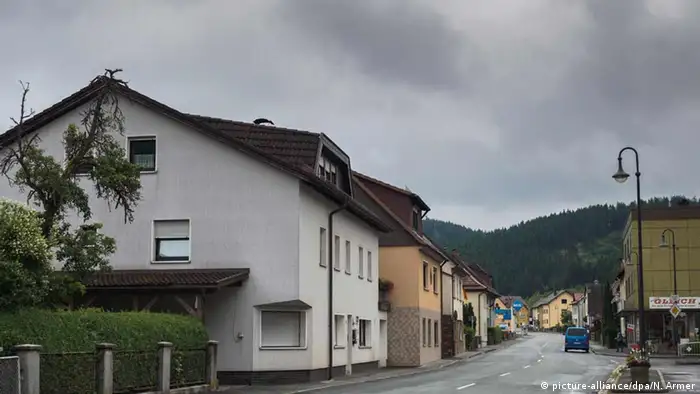 Deutschland Dunkle Wolken auf Wallenfels