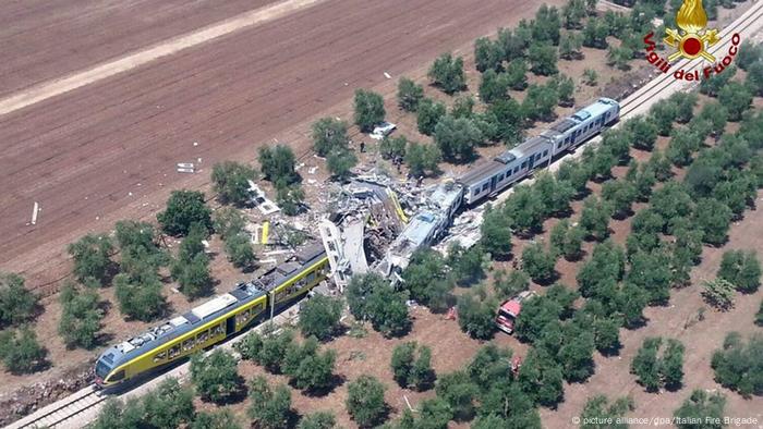 Italien Mehrere Tote nach Zusammenstoß von zwei Zügen 
