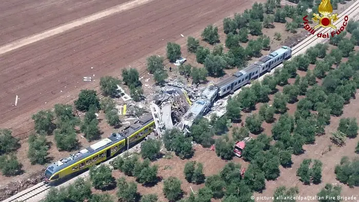 Italien Mehrere Tote nach Zusammenstoß von zwei Zügen