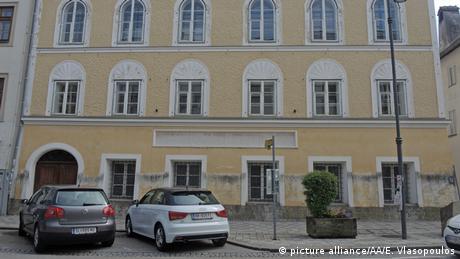 المنزل الذي ولد فيه أدولف هتلر في بلدة بروناو في النمسا