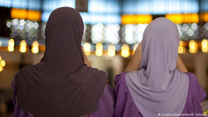 Malaysia Frauen mit Kopftuch (picture-alliance/dpa/S. Kahnert)