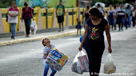 Mujeres y niñas, en la frontera colombo-venezolana.