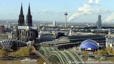 Kölner Dom, Hohenzollernbrücke, Hauptbahnhof von oben 
