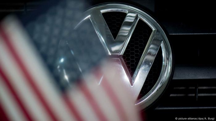 Logo Volkswagen mit Flagge USA