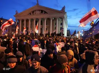白俄罗斯反对派在首都举行抗议集会