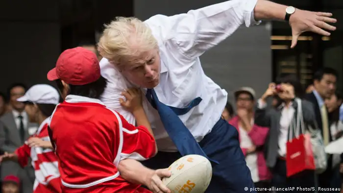 Mayor of London Boris Johnson knocks over 10 year-old Toki Sekiguchi who was unharmed in the collision as Johnson participates in a Street Rugby tournament in Tokyo (picture-alliance/AP Photo/S. Rousseau)