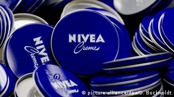 Банки крема Nivea