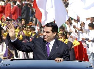Der tunesische Präsident Zine El Abidine Ben Ali lässt sich bejubeln
