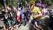 Christopher Froome joggt nach seinem Unfall den Mont Ventoux hinauf. Foto: Reuters Christopher Froome joggt nach seinem Unfall den Mont Ventoux hinauf. Foto: Reuters