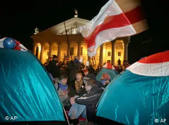 抗议者在首都明斯克准备打“持久战”