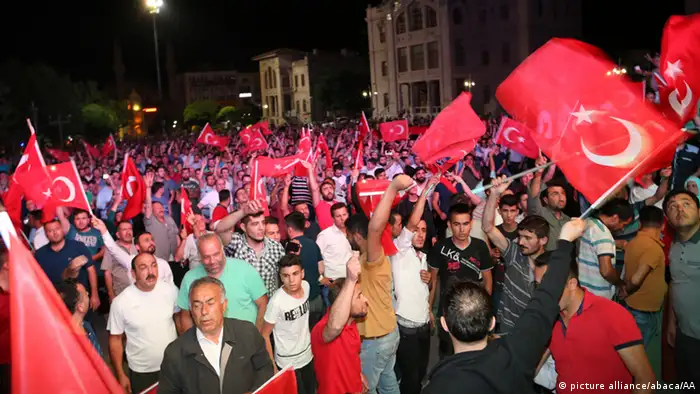 Türkei Putschversuch Unterstützer der türkischen Präsidenten Recep Tayyip Erdogan