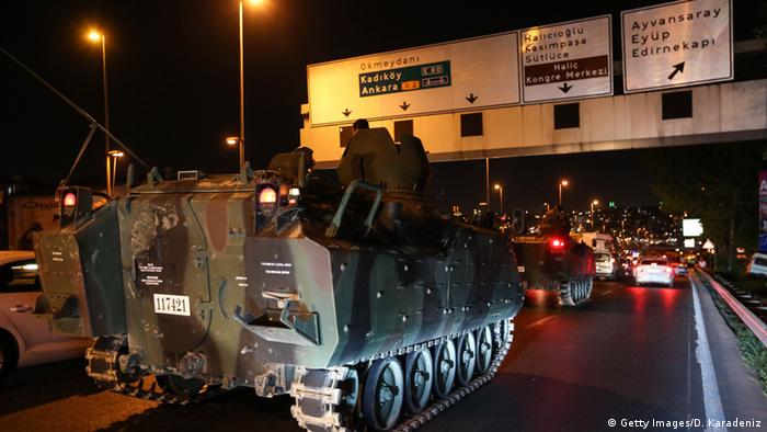 Танки во время попытки государственного переворота в Турции в июле 2016 года