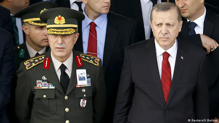Türkei Tayyip Erdogan mit General Hulusi Akar 