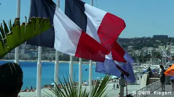 Frankreich Nizza Fahnen auf Halbmast nach Amokfahrt