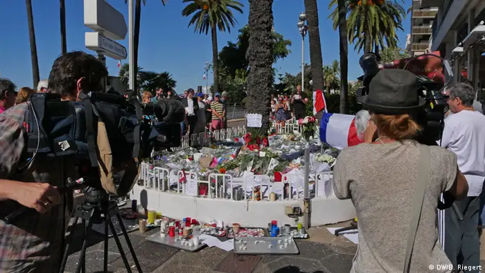 Frankreich Nizza Gedenkstätte nach Amokfahrt Medien