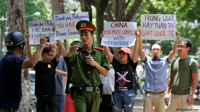 Vietnam Hanoi Anti China Demonstration Solidarität Philippinen