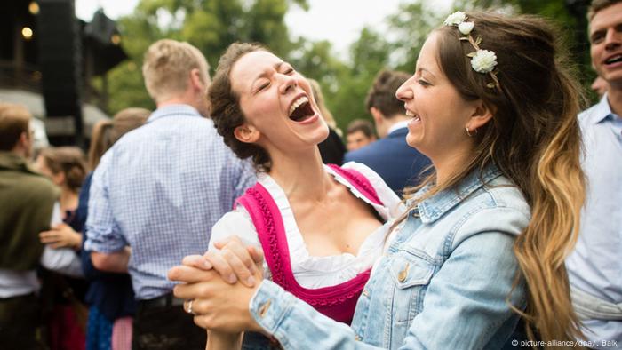 Two girls are laughing, Copyright: picture-alliance/dpa/.  To keep