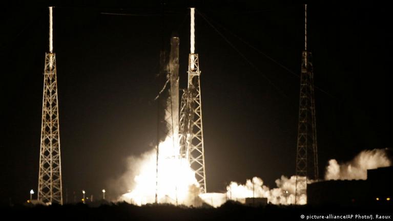 SpaceX plans first reusable rocket launch