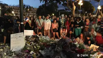 Frankreich Menschen trauern um die Opfer von Nizza