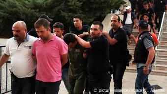 Türkei Aufständischer Soldaten werden vor Gericht in Mugla gebracht