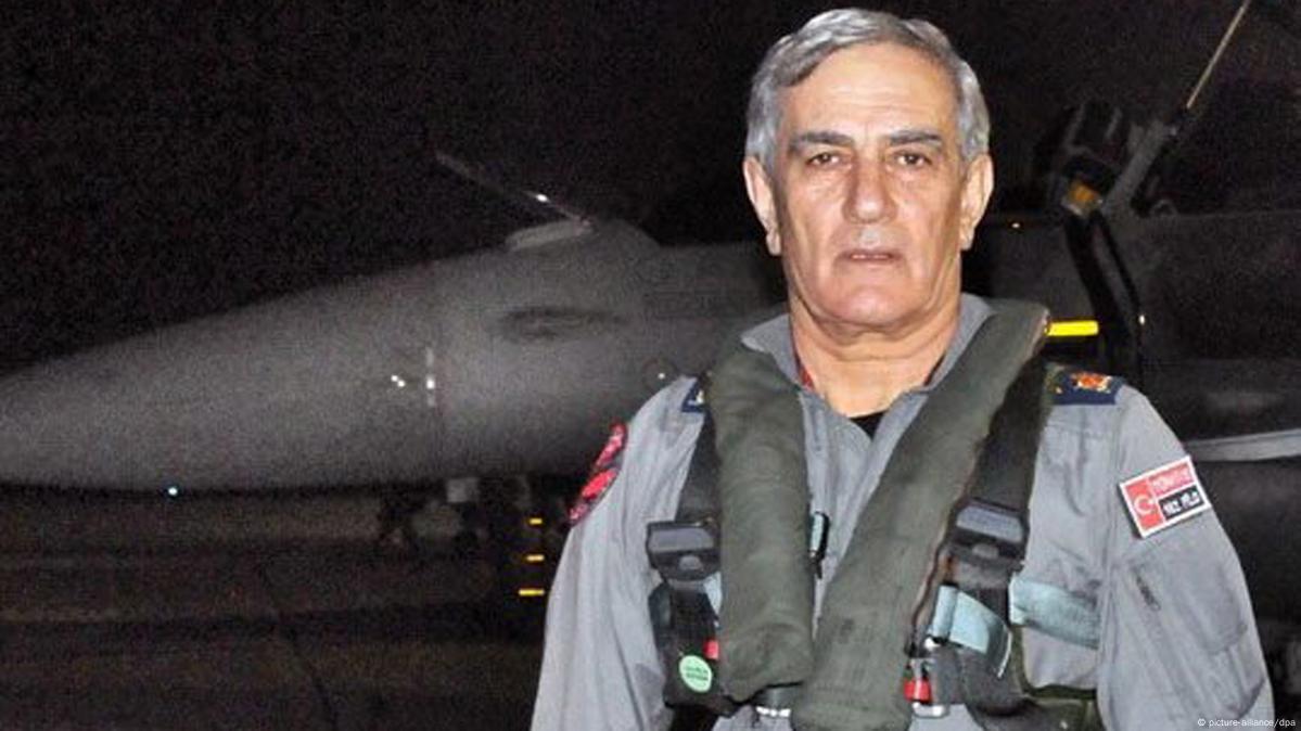 Akın Öztürk ve 25 general tutuklandı DW 18.07.2016