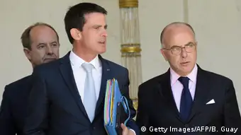 Frankreich Premierminister Valls mit Innenminister Cazeneuve nach Kabinettssitzung