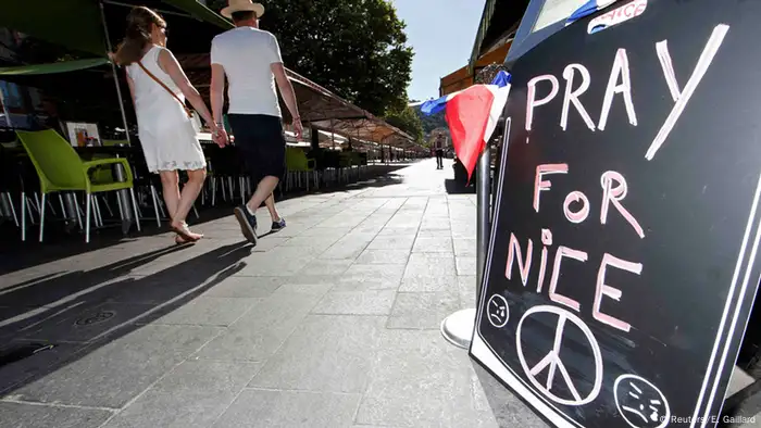 Trauer um Opfer in Nizza (Reuters/E. Gaillard)