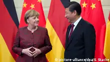 ARCHIV - Der Staatspräsident der Republik China, Xi Jinping, begrüßt Bundeskanzlerin Angela Merkel (CDU) am 29.10.2015 in Peking (China) im Gästehaus der chinesischen Regierung. Foto: Soeren Stache/dpa zu dpa Erdogan, Putin, Sisi&Co.: Deutschlands schwierigste Gesprächspartner vom 19.07.2016) +++(c) dpa - Bildfunk+++ | Verwendung weltweit| Copyright: picture-alliance/dpa/S. Stache