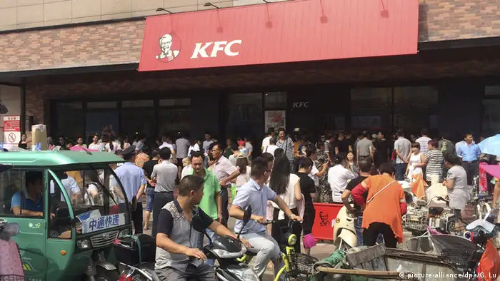China Protest KFC (picture-alliance/dpa/G. Lu)