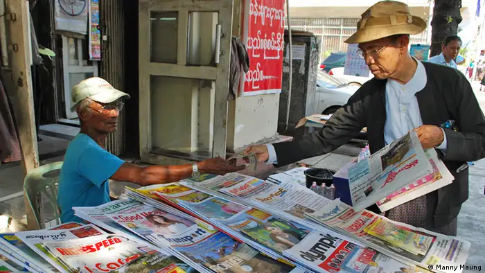 Myanmar Zeitungsverkäufer in Rangun