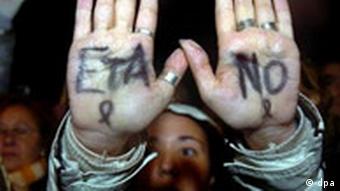 Ein Mädchen protestiert gegen die ETA