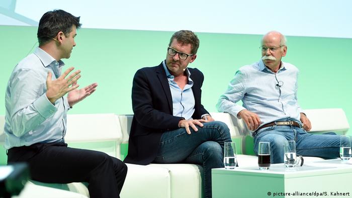 Travis Kalanick (Uber), Kai Diekmann (Springer) i Dieter Zetsche (Daimler) ( s lijeva na desno) na NOAH-Konferenciji u Berlinu (8.6.2016)