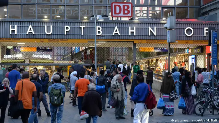 Deutschland Olympia Einkaufszentrum in München Großeinsatz Hauptbahnhof