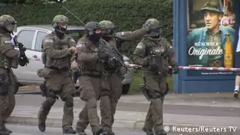 Deutschland Videostandbild von Polizisten während der Schießerei in München
