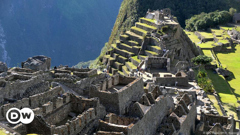 Tourists Expelled From Machu Picchu Over Nude Photos Dw 03152018