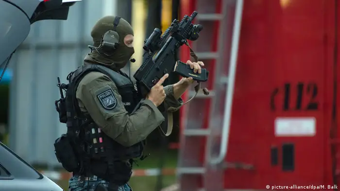 La Unión Cristianodemócrata (CSU) pide penas más duras para potenciales terroristas, vigilancia por parte de servicios secretos, también desde los 14 años; mayor almacenamiento de datos y más videovigilancia. 27.12.2016