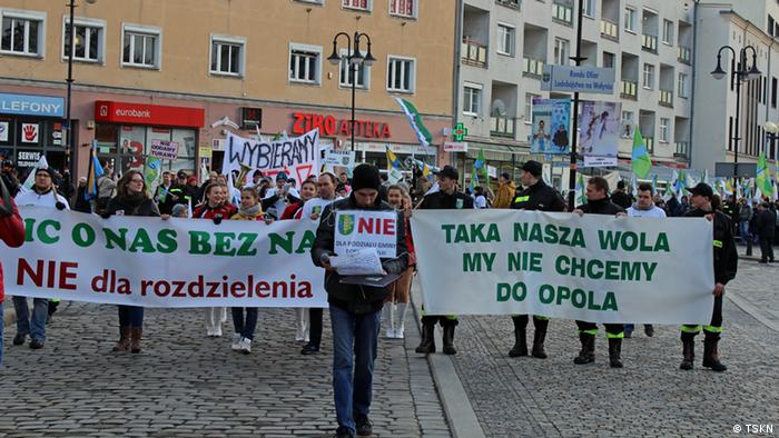 Vertreter der deutschen Minderheit haben gegen die Eingliederung ihrer Dörfer in die Stadt Oppeln protestiert (Foto: TSKN)