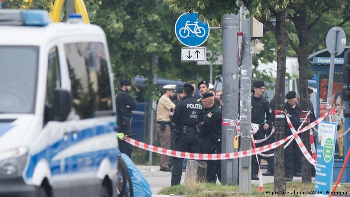Deutschland: Polizeikräfte nach dem Amoklauf in München