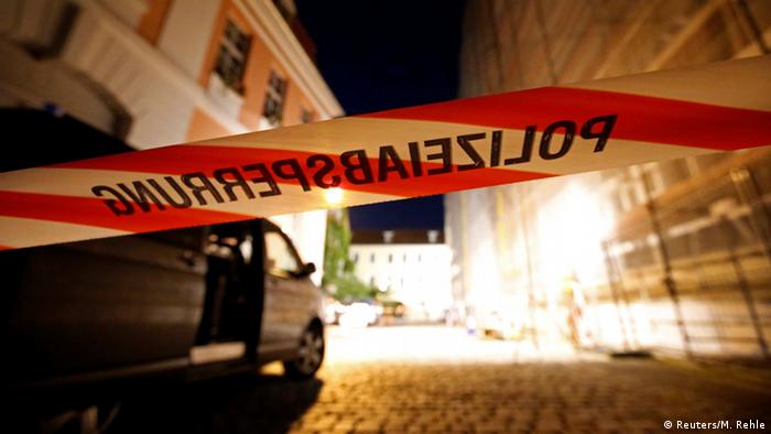An area is secured after an explosion in Ansbach, (Foto: Reuters/M. Rehle)