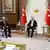 Erdogan im Gespräch mit türkischen Parteiführern (Foto: Reuters/Türkei, Präsidialamt/K. Ozer)