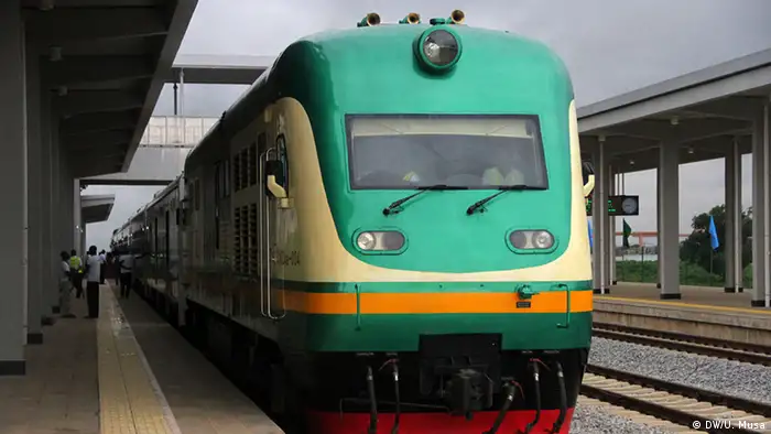 Nigeria - opening of the new train route between Abuja und Kaduna (DW/U. Musa)