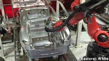25.07. 2016. +++++ Tesla vehicles are being assembled by robots at Tesla Motors Inc factory in Fremont, California, U.S. on July 25, 2016. REUTERS/Joseph White (C) Reuters/J. White