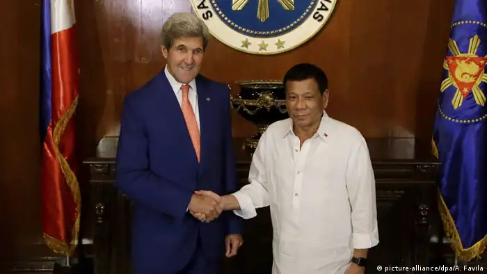 Philippinen John Kerry trifft Rodrigo Duterte