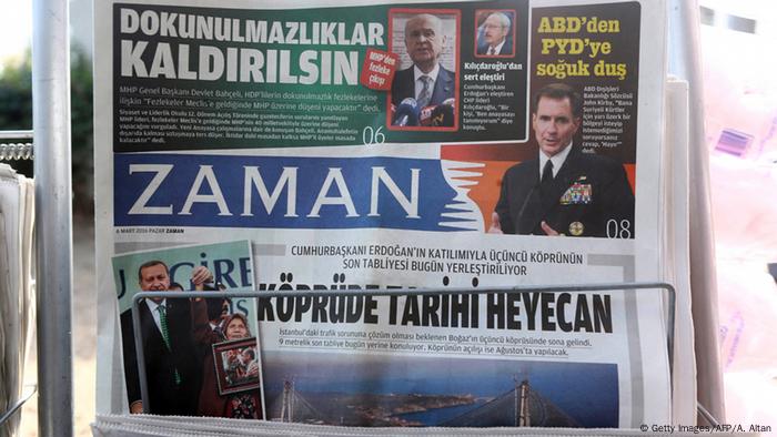 Türkei Titelseite der Zeitung Zaman