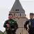 Полиция перед зданием церкви в городе Сент-Этьенн-дю-Рувре